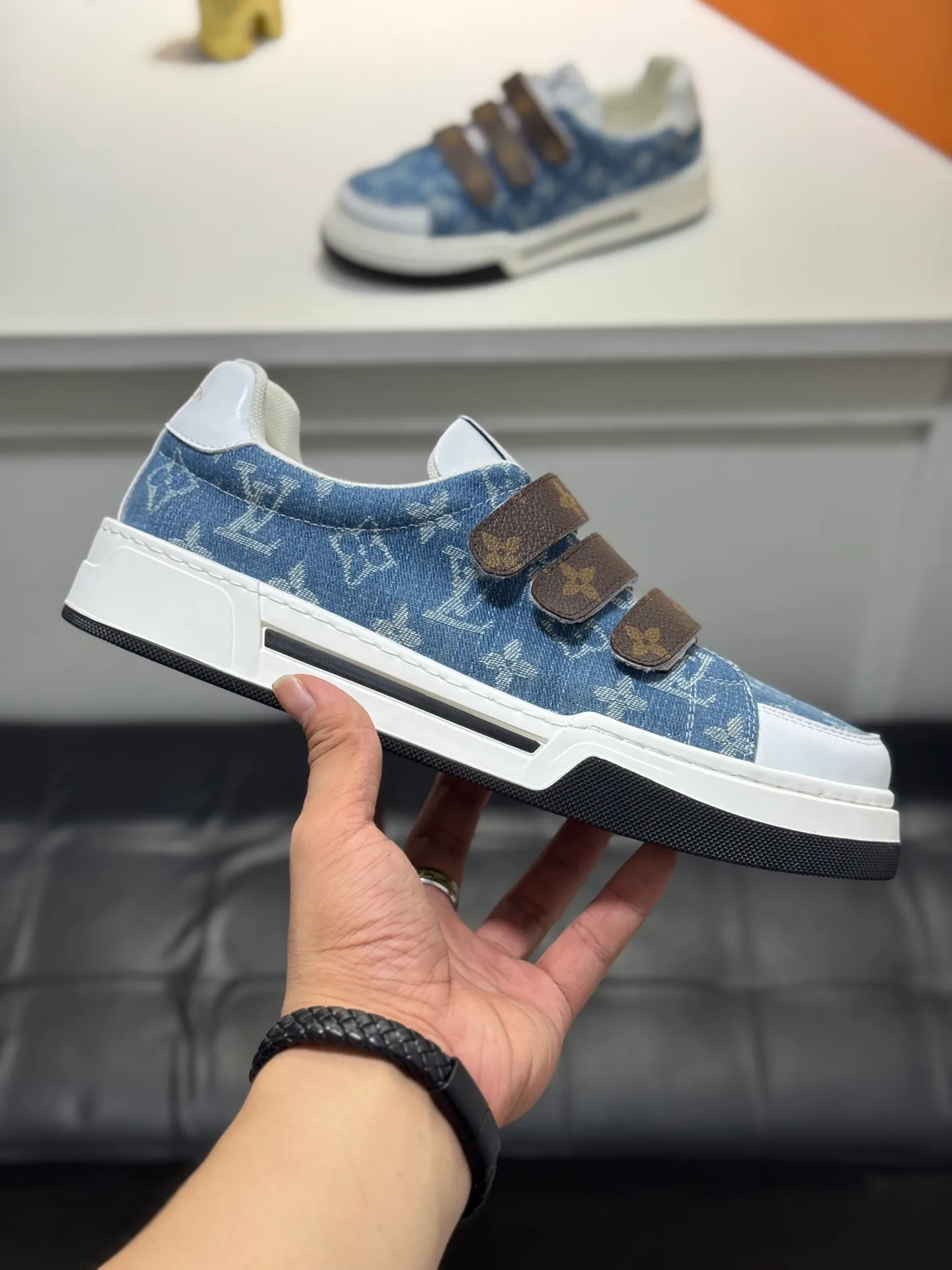 Men's shoes 💰400 [New style] 🌂🌂Top original order - Louis Vuitton®️ Trendy and fashionable yet low-key men's casual shoes, LV special fabric pattern on the upper, comfortable and breathable, sheepskin lining, original rubber outsole, 3 colors available ~ a must-have for sportsmen. Size: 38-44 (45 customized